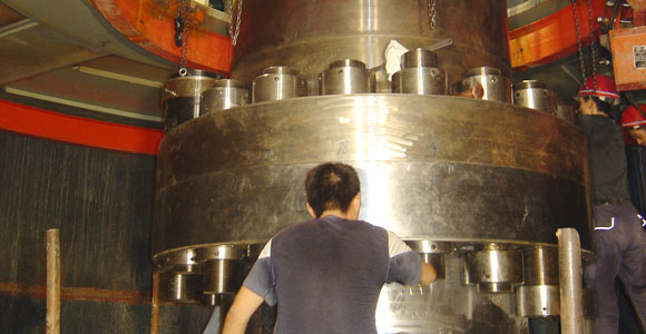 Application of hydraulic bolt tensioner in bolt pretightening in hydropower